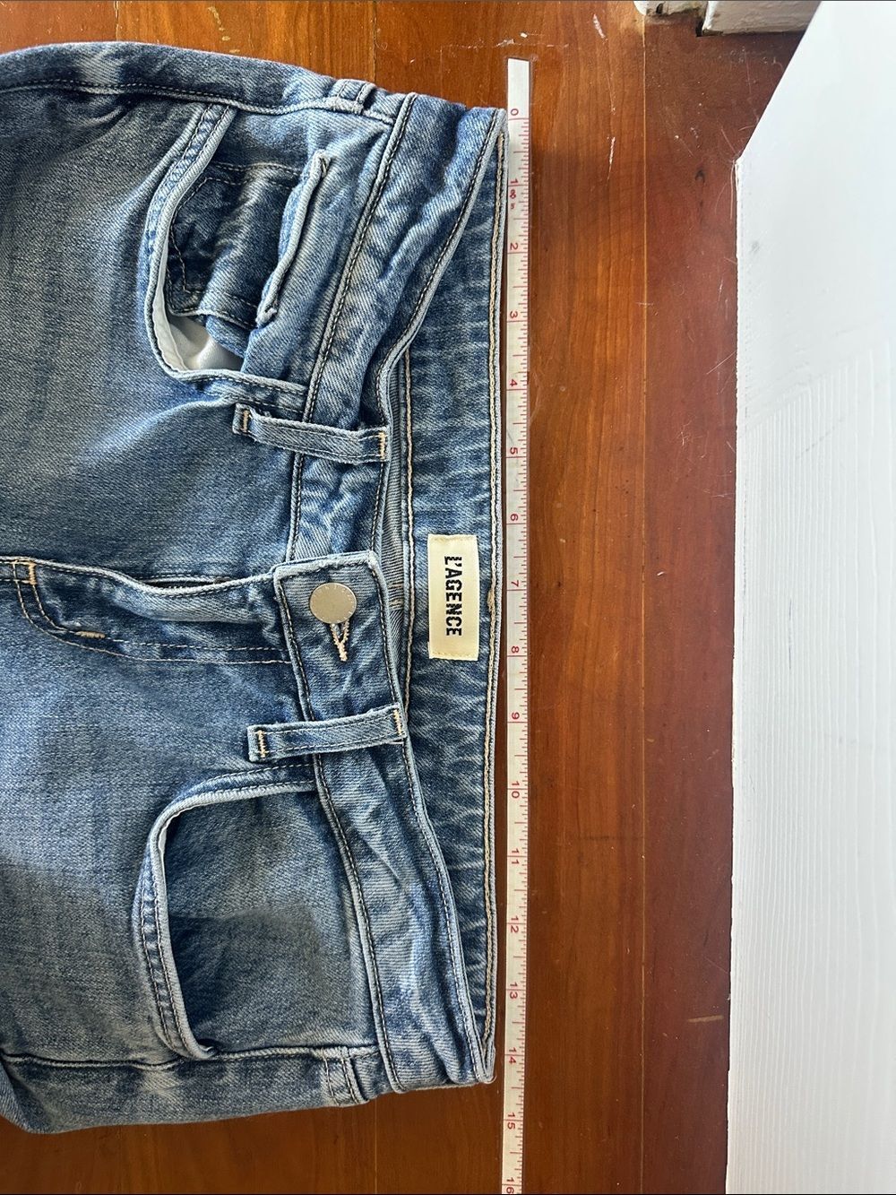 L’AGENCE Straight Leg Jeans in Classic Light Wash Blue - Picture 5 of 7